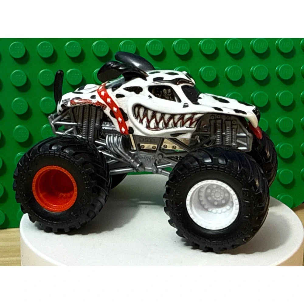 Monster Jam Monster Mutt Dalmatian Diecast Truck White Black 1:64 Scale